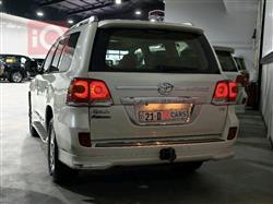 تۆیۆتا لاند کروزەر